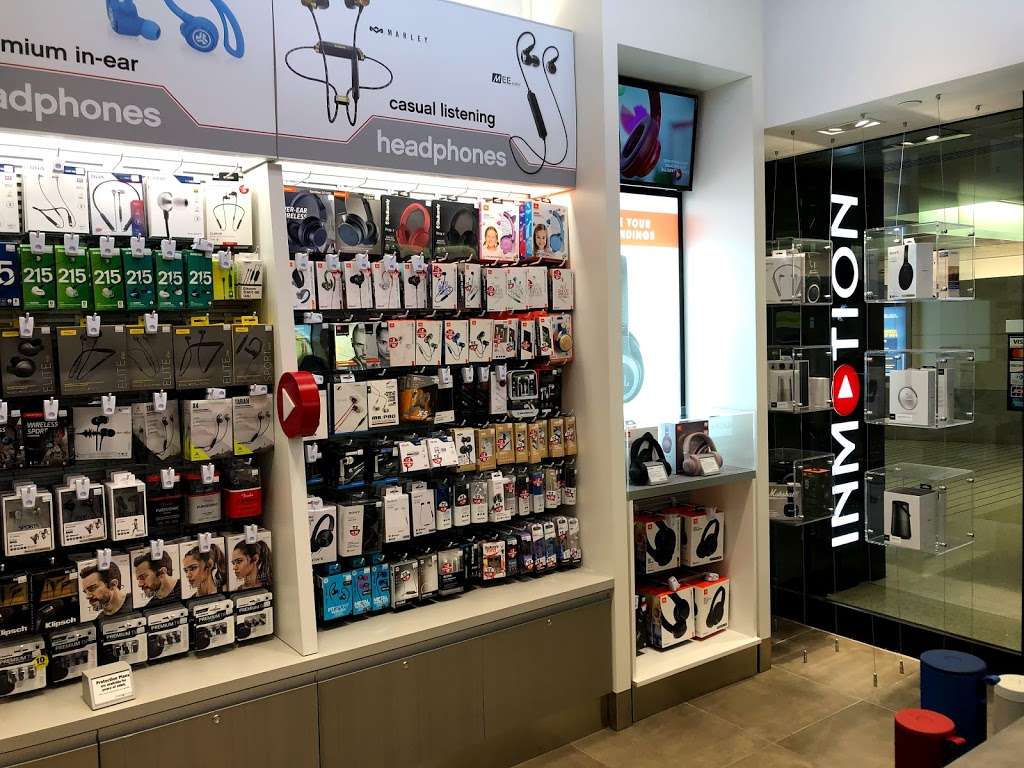 InMotion | Newark Liberty International Airport Terminal B, Space B-13A Concourse B3, Gates B60-B68, Past TSA Check Point on Left, Newark, NJ 07114, USA | Phone: (862) 235-5777