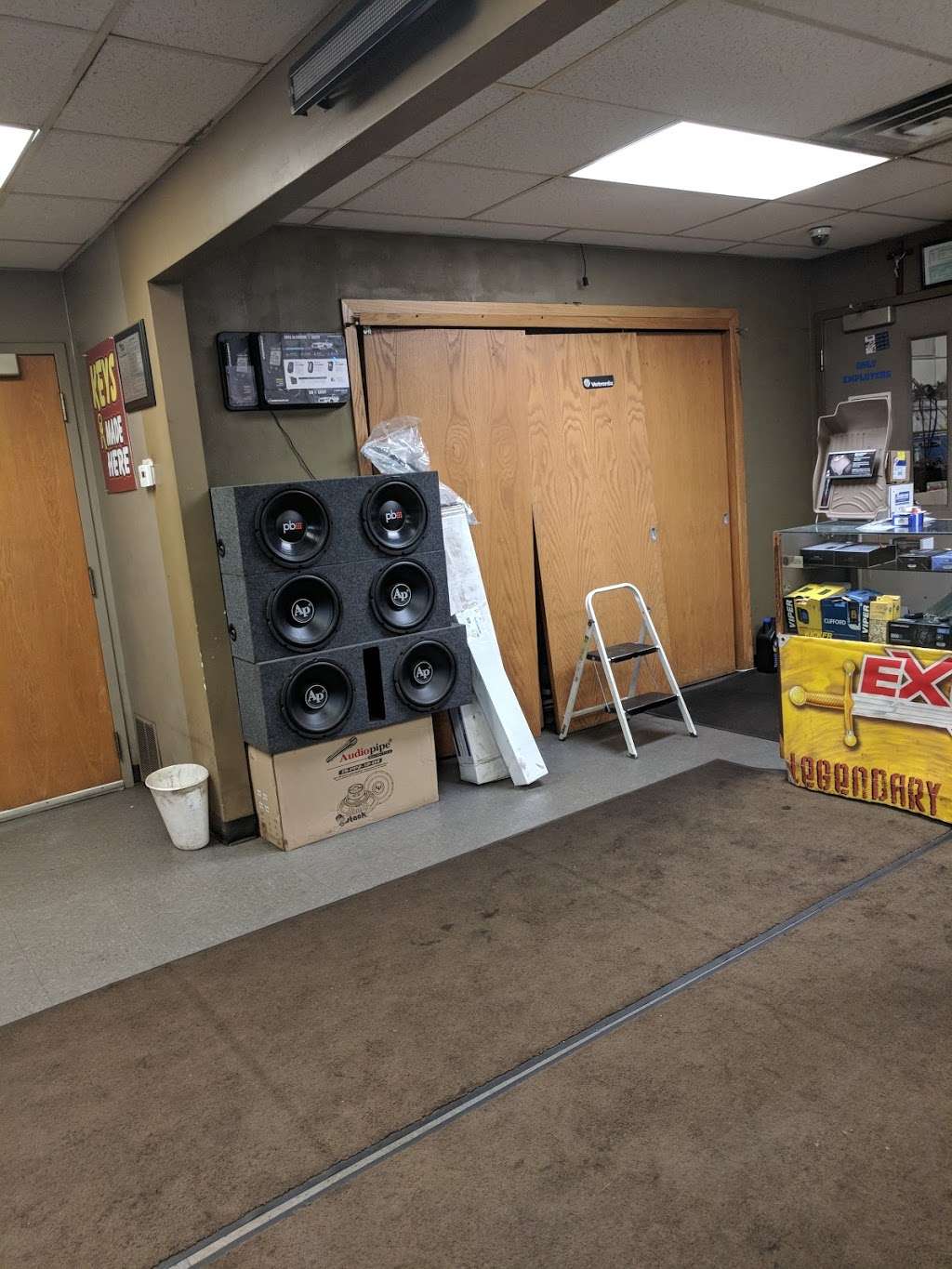 Lomeli Audio & Mufflers | 4115 W Greenfield Ave, Milwaukee, WI 53215 | Phone: (414) 643-5333