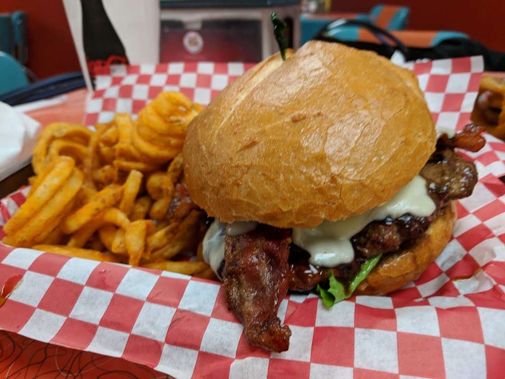 Phyllis Giant Burgers | 4910 Sonoma Hwy, Santa Rosa, CA 95409, USA | Phone: (707) 538-4000