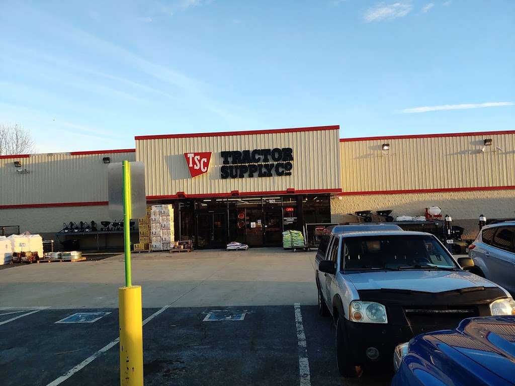 Tractor Supply Co. | 301 Century Dr, Mt Airy, MD 21771, USA | Phone: (301) 831-7877