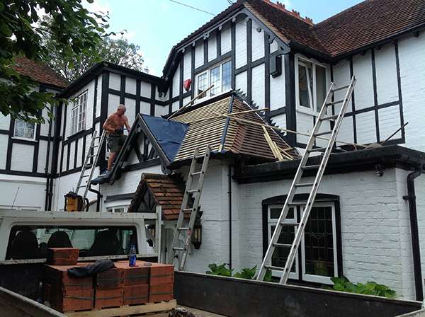 Chiswick and Ealing roofing | 153 Popes Ln, London W5 4ND, UK | Phone: 0800 567 7663