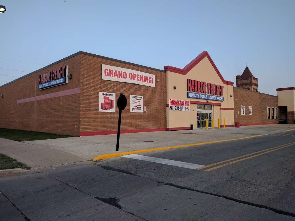 Harbor Freight Tools | 4601 W Cermak Rd, Cicero, IL 60804, USA | Phone: (708) 652-4780