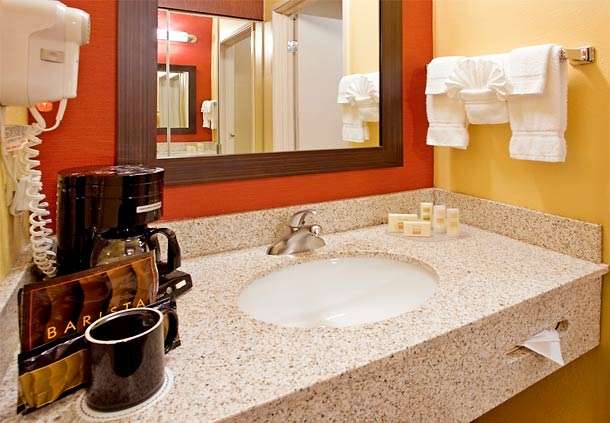 Courtyard by Marriott Houston The Woodlands | 1020 Lake Front Cir, The Woodlands, TX 77380 | Phone: (281) 292-3262