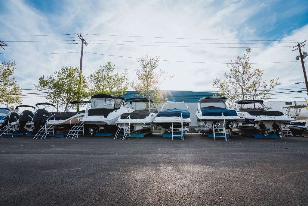 MarineMax Baltimore | 1800 S Clinton St, Baltimore, MD 21224, USA | Phone: (410) 732-1260