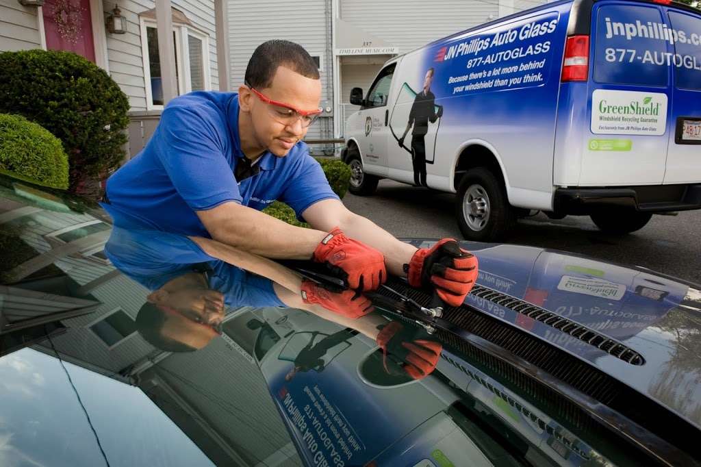 JN Phillips Auto Glass | 320 Eastern Ave, Malden, MA 02148, USA | Phone: (781) 322-9222