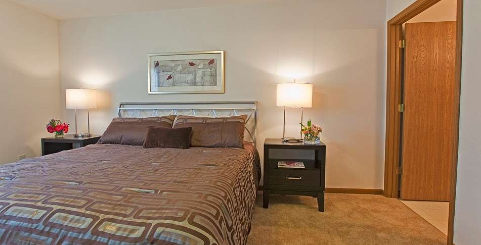 Regal Pointe | 5616 35th St, Kenosha, WI 53144, USA | Phone: (262) 658-0001