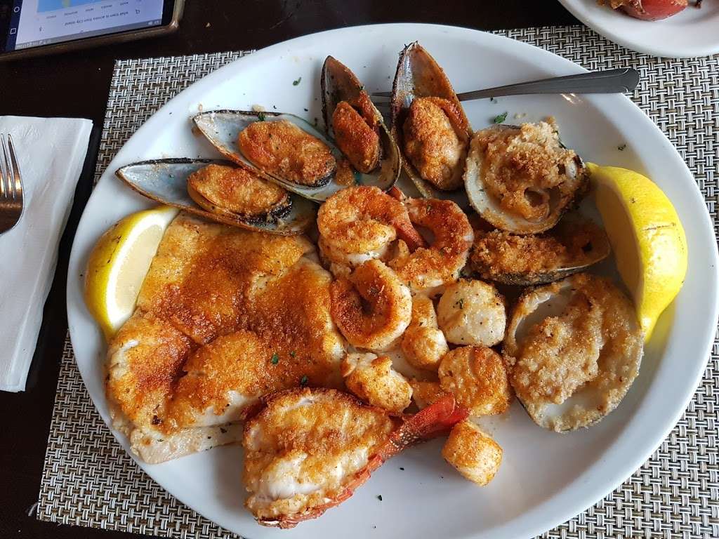 Lobster Box 34 City Island Ave, Bronx, NY 10464, USA BusinessYab