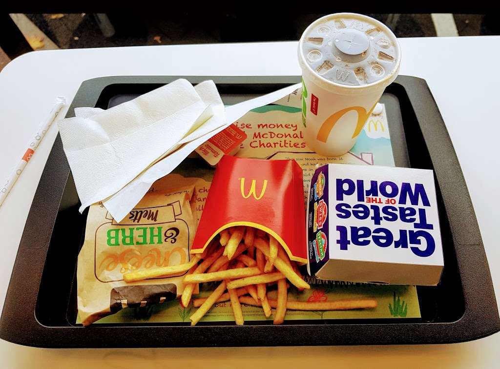McDonalds | Whalebone Ln N, Dagenham, Romford RM6 5QT, UK | Phone: 020 8598 9078