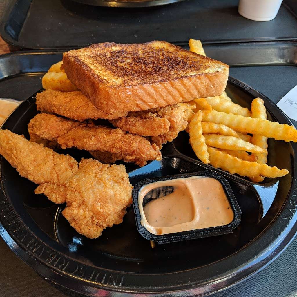 Zaxbys Chicken Fingers & Buffalo Wings | 176 W Borgfeld Rd, Cibolo, TX 78108, USA | Phone: (210) 659-9388