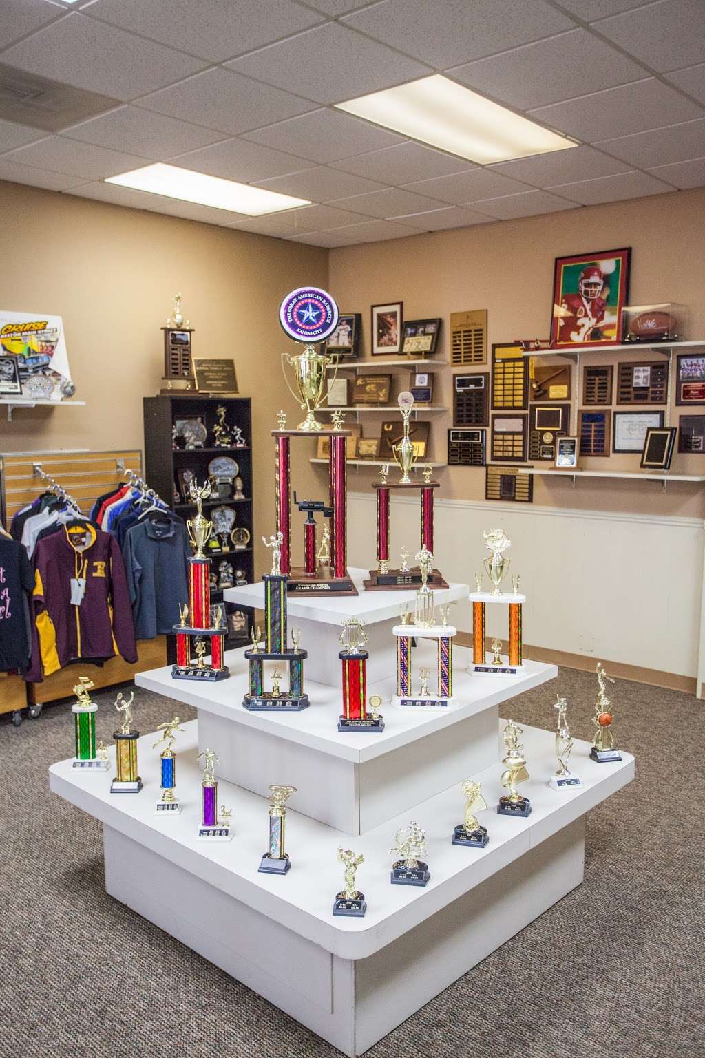 Deans Trophies | 17141 Bel-Ray Pl, Belton, MO 64012 | Phone: (816) 331-0996