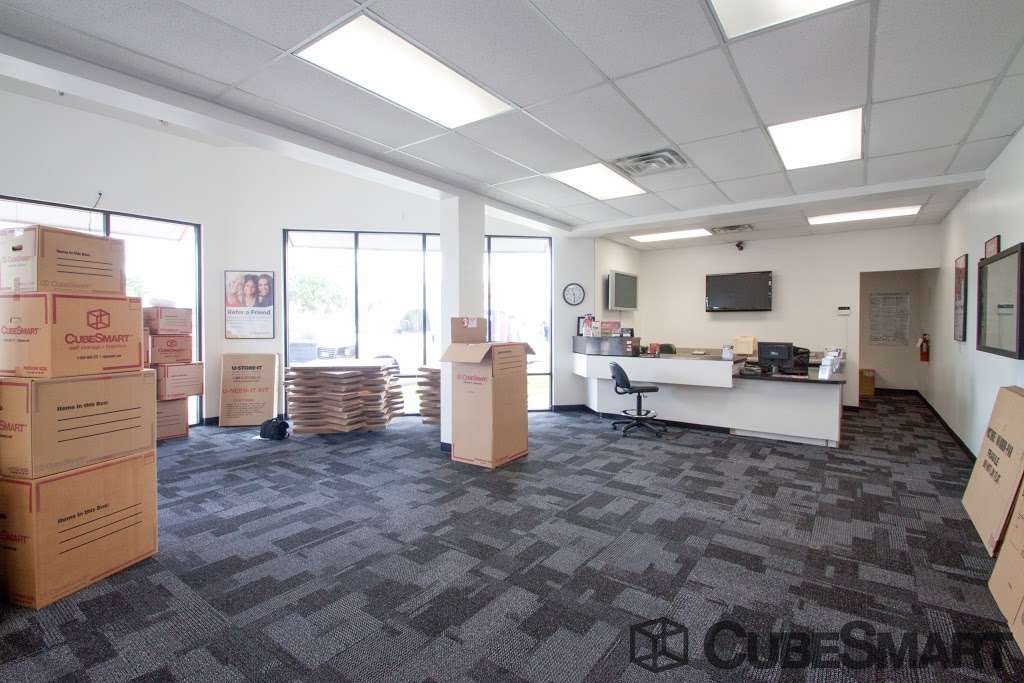 CubeSmart Self Storage | 15707 Bellaire Blvd, Houston, TX 77083, USA | Phone: (281) 561-6232