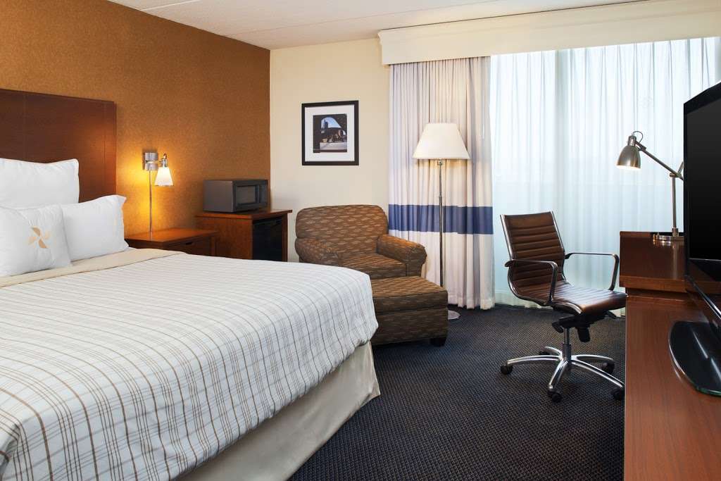 Four Points by Sheraton Chicago OHare Airport | 10249 W Irving Park Rd, Schiller Park, IL 60176, USA | Phone: (847) 671-6000