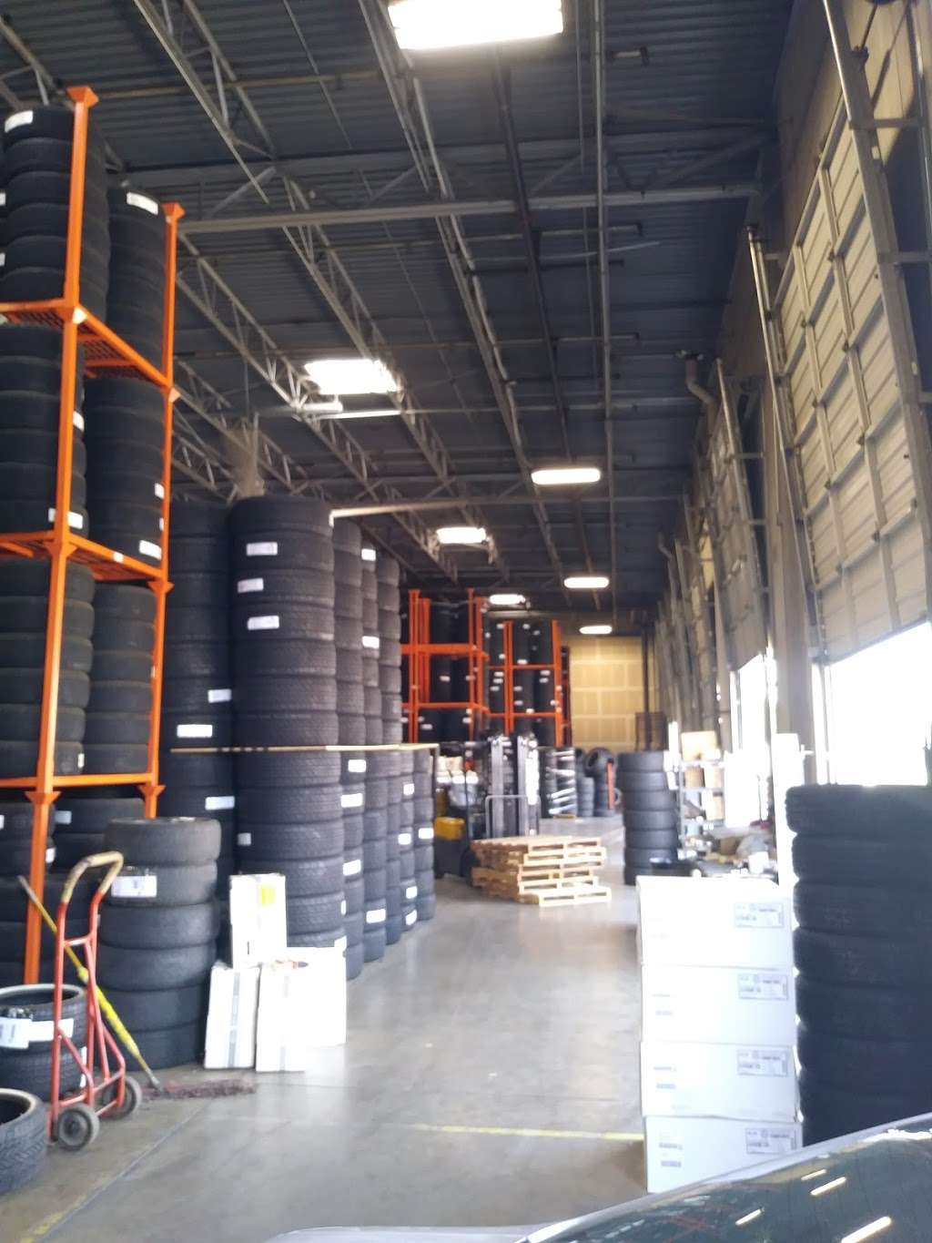 Vogue Tyre & Rubber Co | 11625 Columbia Center Dr, Dallas, TX 75229, USA | Phone: (972) 245-0770