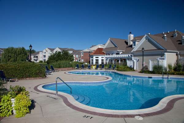 Ascend St. Charles Apartments | 100 Lakeside Dr, St. Charles, IL 60174, USA | Phone: (630) 587-5470