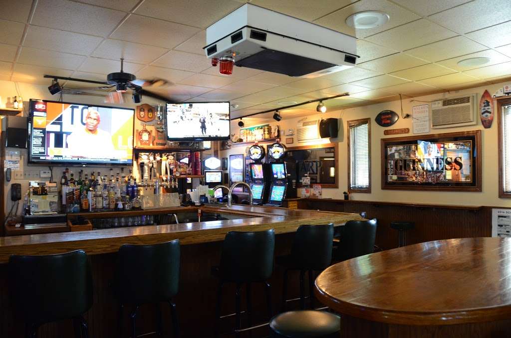 Walshs Bar & Grill | 202 W Naperville Rd, Westmont, IL 60559, USA | Phone: (630) 968-5957