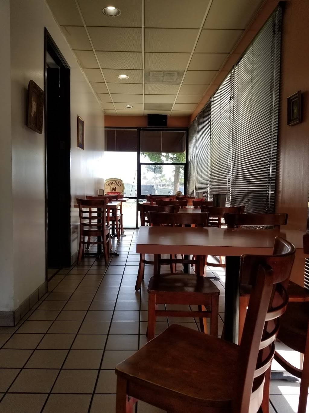 Lakeside Cafe | 3700 S Susan St # 190, Santa Ana, CA 92704, USA | Phone: (714) 957-2744