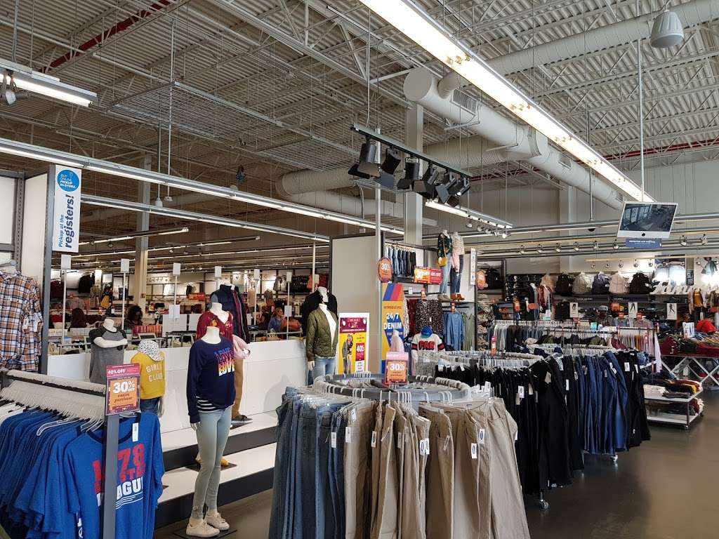 Old Navy | 381 Gateway Dr, Brooklyn, NY 11239, USA | Phone: (718) 235-4756