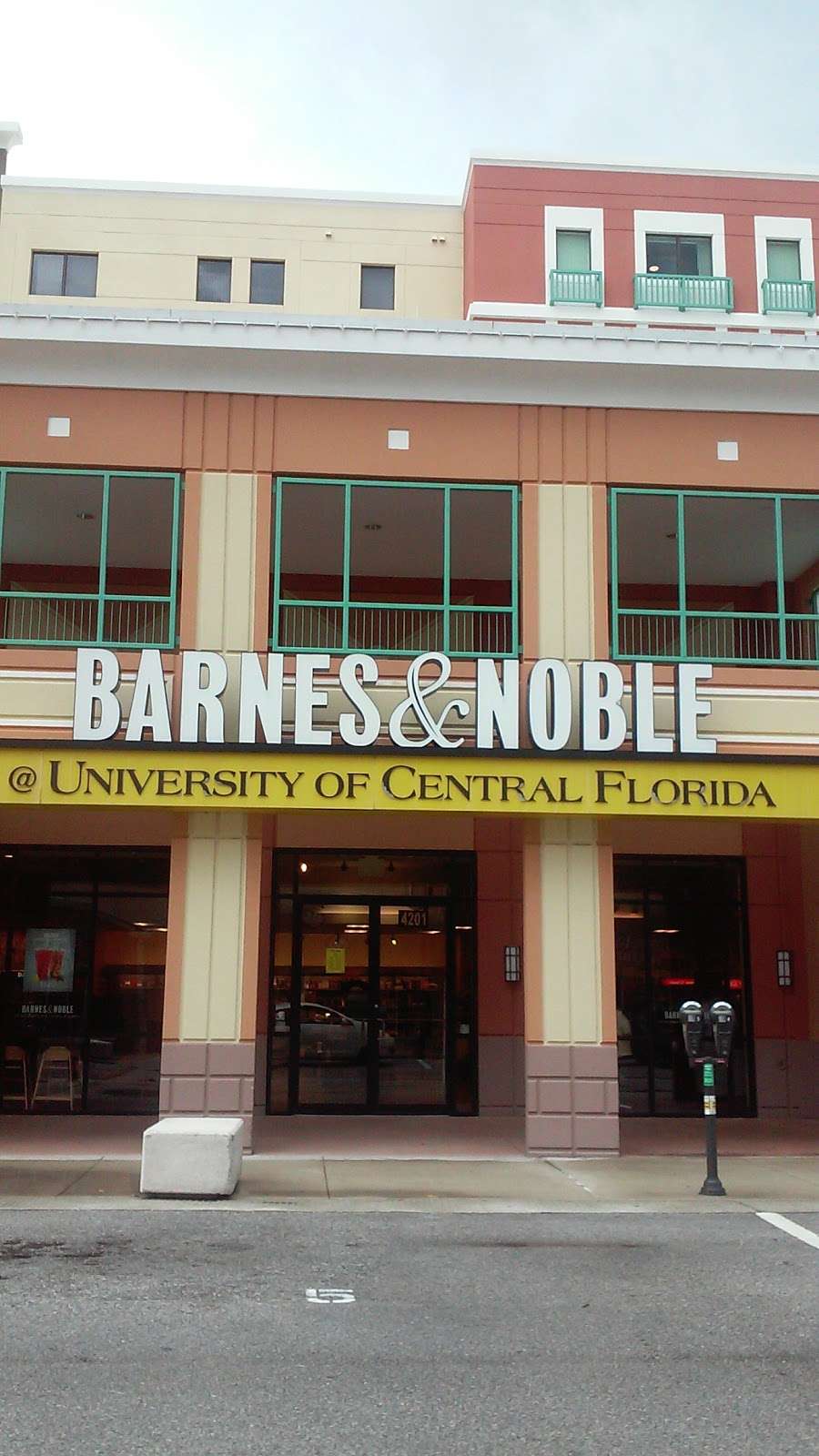 Barnes & Noble College Booksellers | 4201 E Plaza Dr, Orlando, FL 32816 | Phone: (407) 882-0364