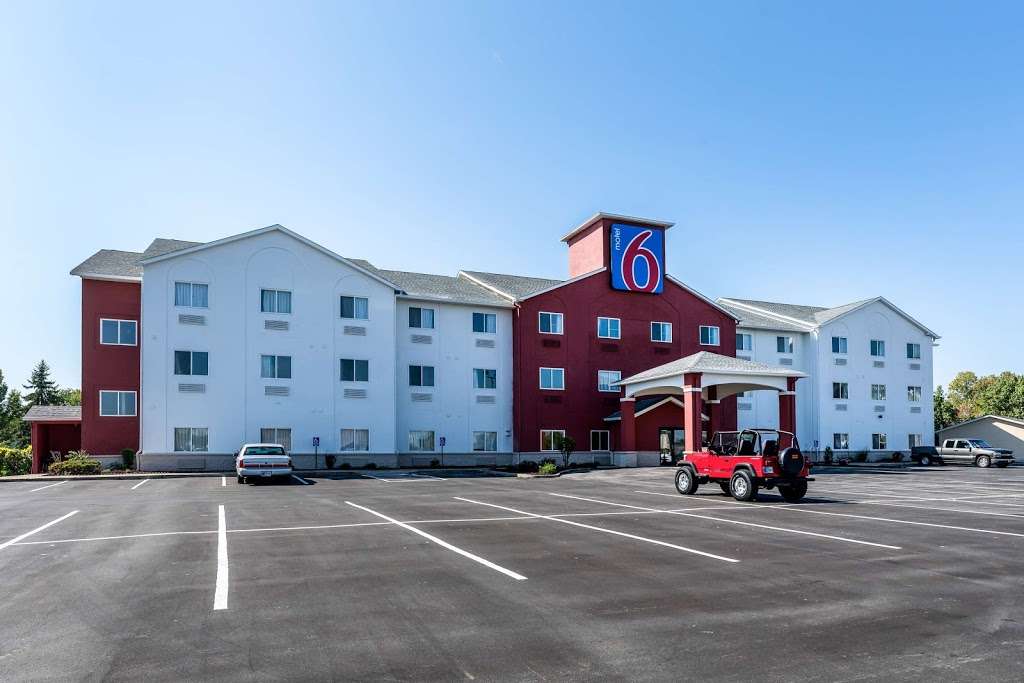 Motel 6 Indianapolis - Southport | 4345 Southport Crossing Dr, Indianapolis, IN 46237, USA | Phone: (317) 859-8888