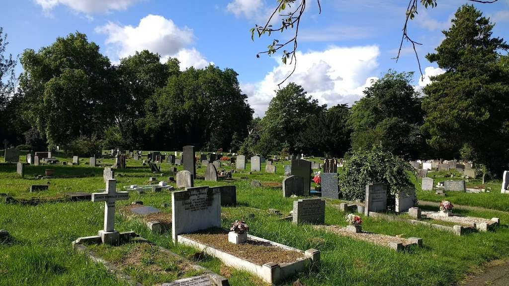 Richmond Cemetery | Grove Rd, Richmond TW10, UK | Phone: 020 8876 4511