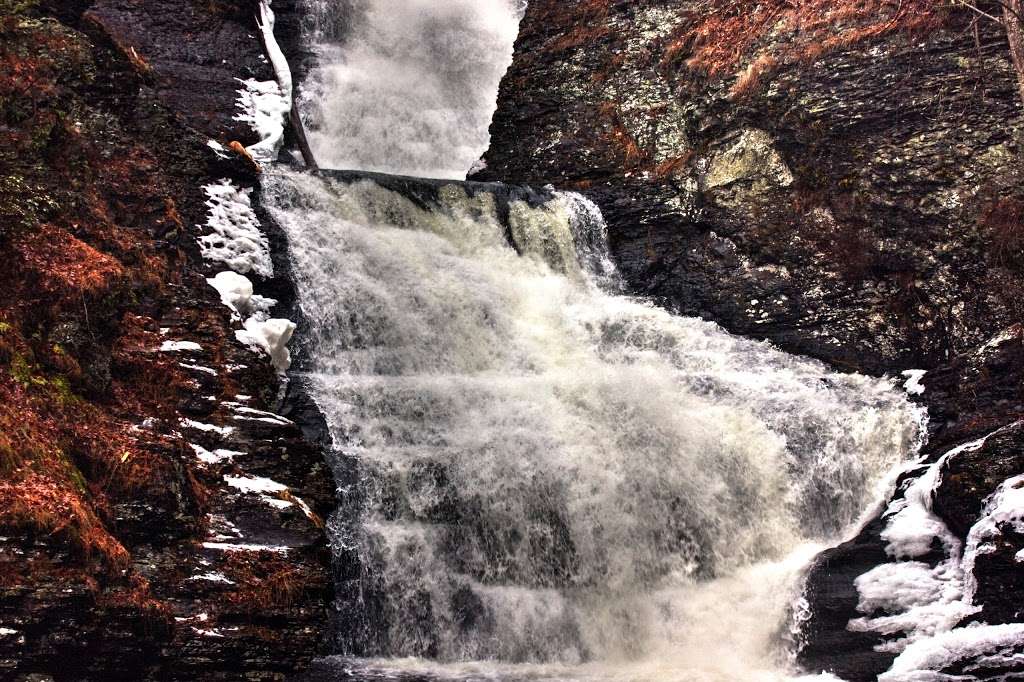 Parking Lot For Raymondskills Falls | 1978 18324, River Rd, Milford, PA 18337, USA