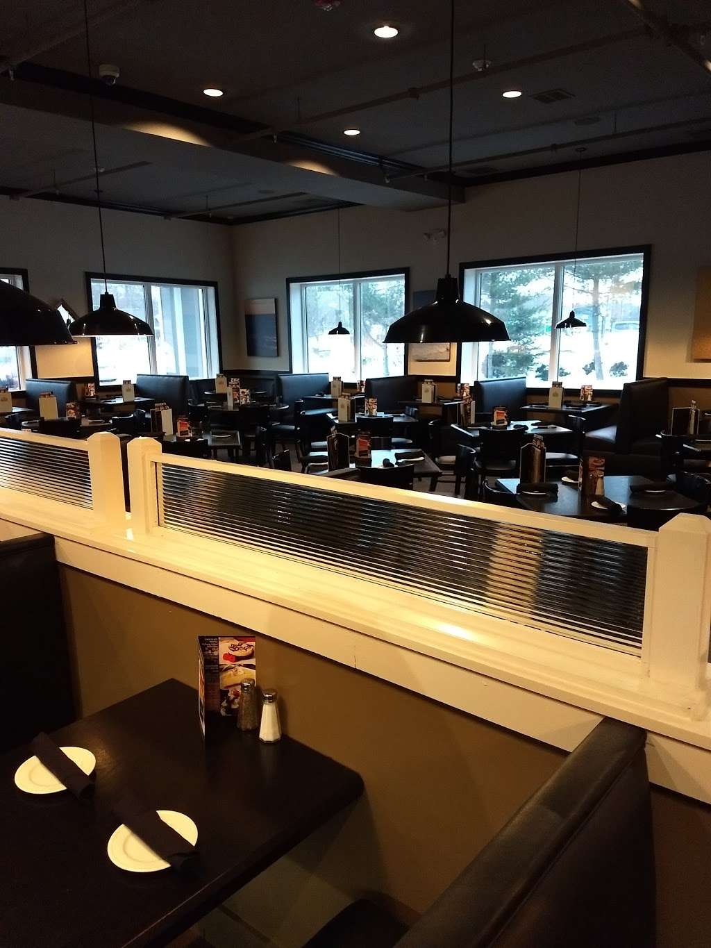 Charlie Browns Fresh Grill | 121 S Main St, Forked River, NJ 08731, USA | Phone: (609) 622-8445