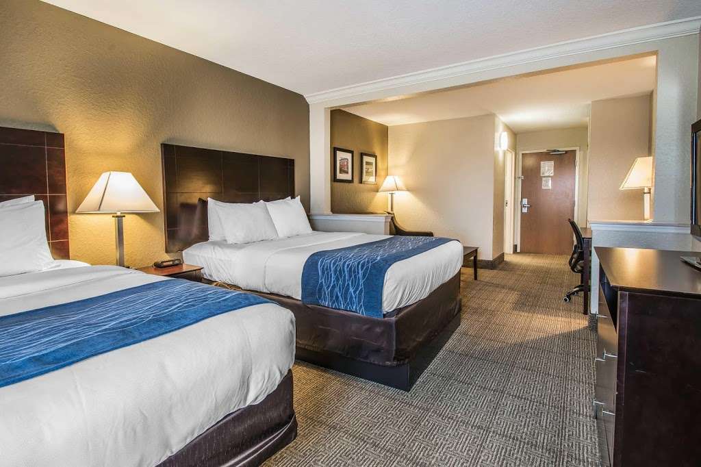 Comfort Inn & Suites DeLand - near University | 400 E International Speedway Blvd, DeLand, FL 32724, USA | Phone: (386) 736-3100