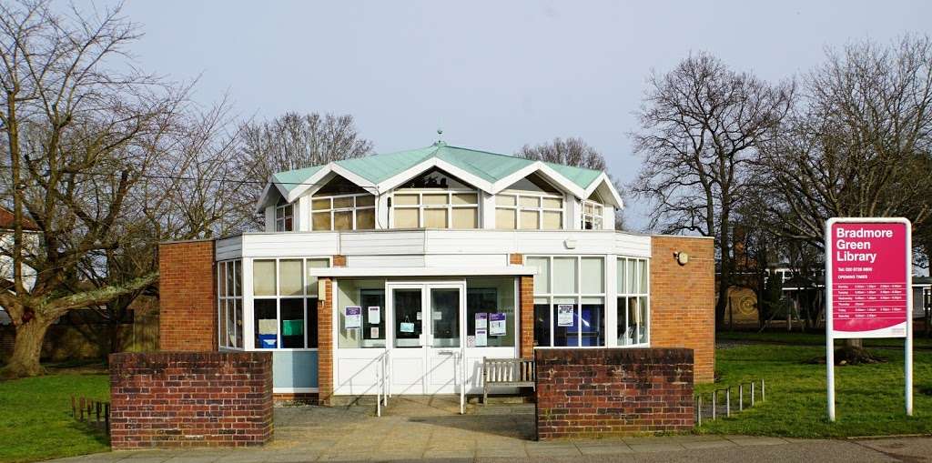 Bradmore Green Library | Bradmore Way, Coulsdon CR5 1PE, UK | Phone: 020 8726 6900