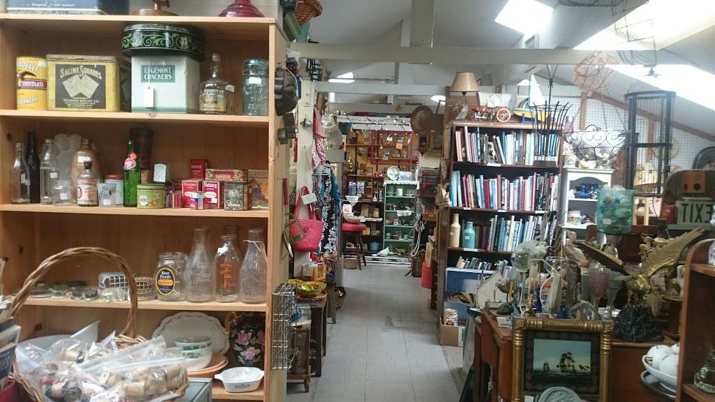 Attilias Antiques | 2630 Soquel Dr, Santa Cruz, CA 95065, USA | Phone: (831) 475-6920