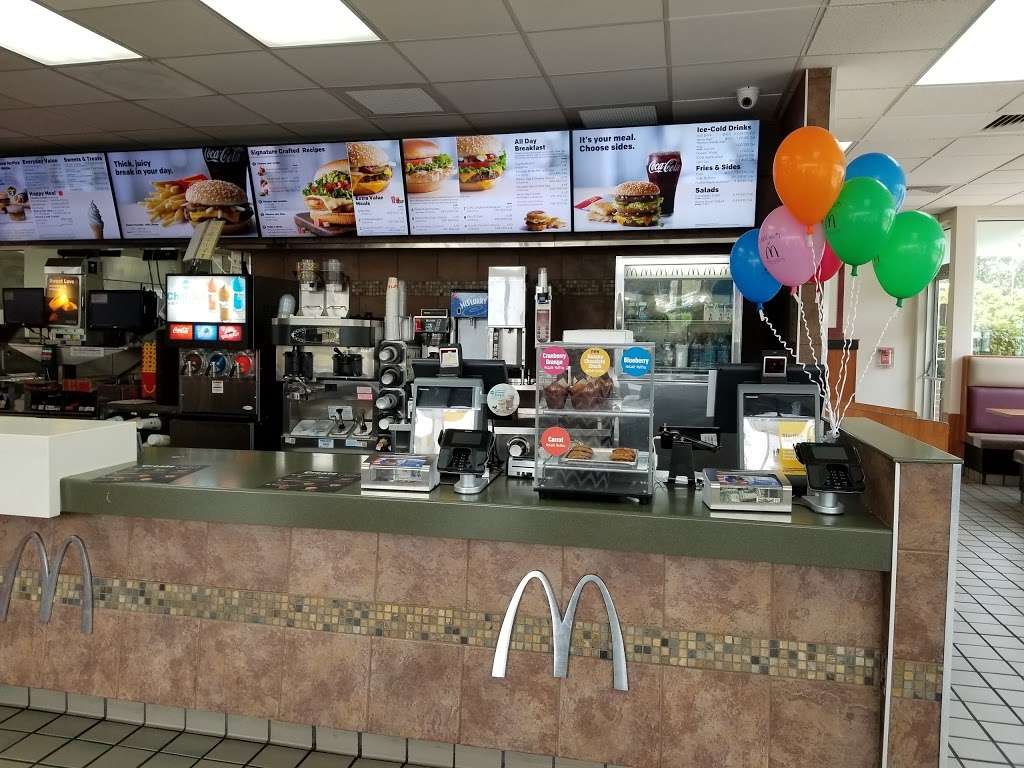 McDonalds | 2580 W Golf Rd, Schaumburg, IL 60194, USA | Phone: (847) 882-0943