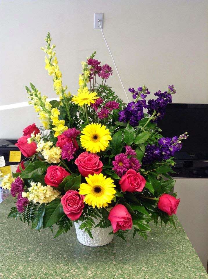 Christophers Flowers | 7300 Beulah St, Alexandria, VA 22315, USA | Phone: (703) 922-5557