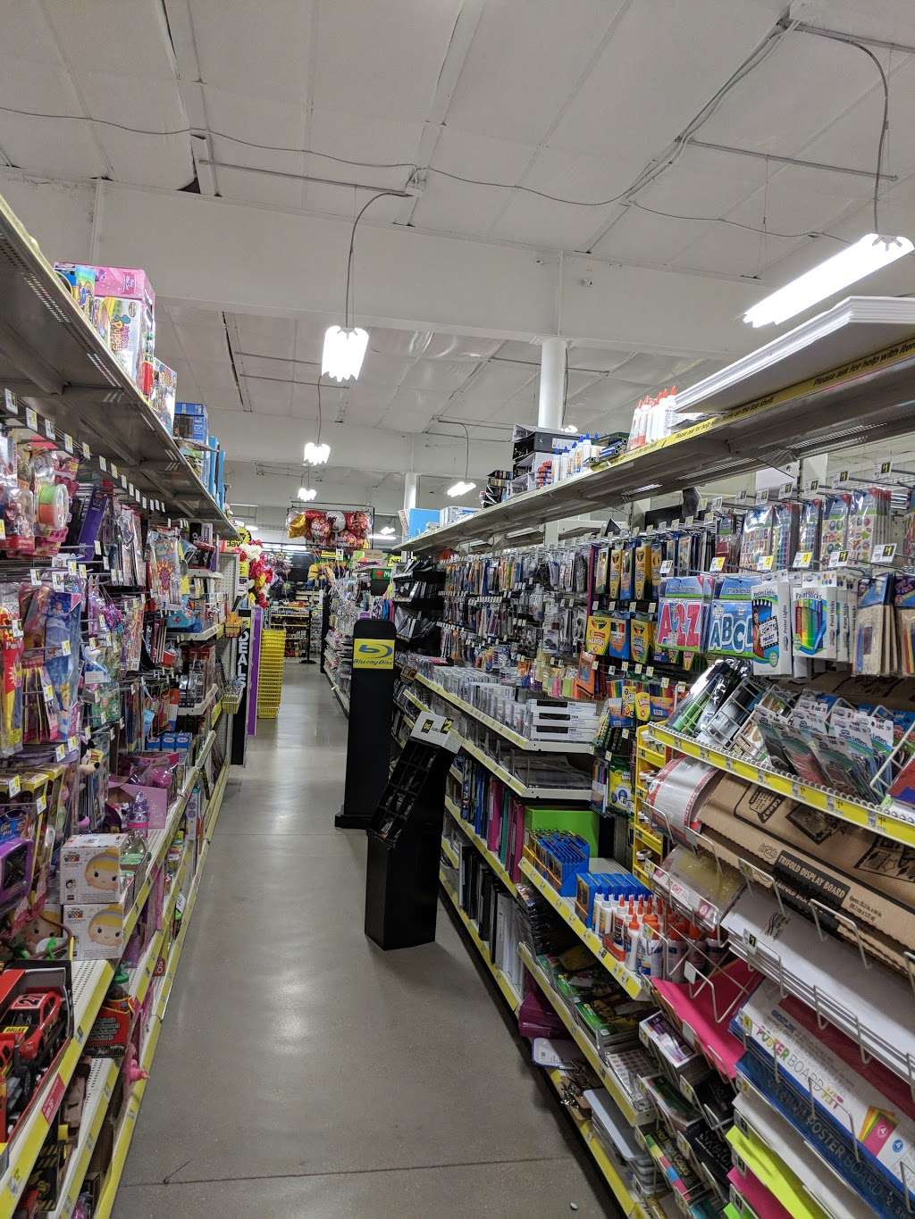 Dollar General | 322 Walworth St, Genoa City, WI 53128, USA | Phone: (262) 295-2300