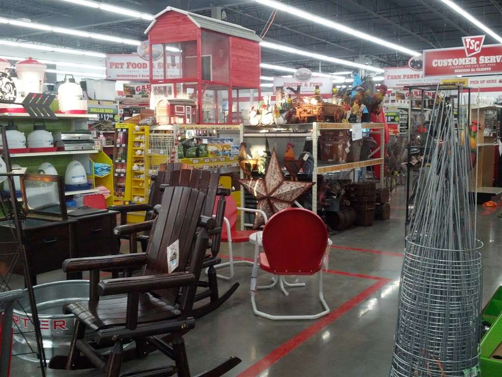 Tractor Supply Co. | 13778 E I25 Frontage Rd, Longmont, CO 80504, USA | Phone: (970) 535-4300