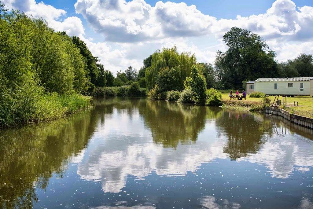 Lee Valley Camping and Caravan Park, Edmonton | Meridian Way, Edmonton, London N9 0AR, UK | Phone: 020 8803 6900