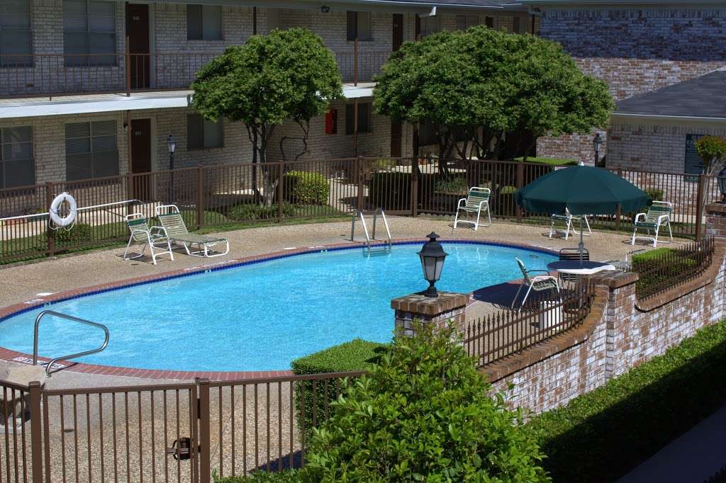 Stratford House Apartments | 4010 Linkwood Dr, Houston, TX 77025, USA | Phone: (713) 666-0116