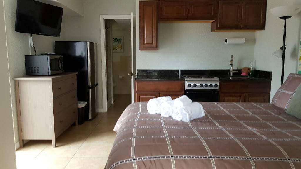 Beach Suites Resort | 14560 Gulf Blvd, Madeira Beach, FL 33708 | Phone: (727) 391-2222