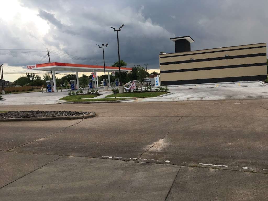 Exxon Gas Station | 6100 Pinemont Dr, Houston, TX 77092, USA