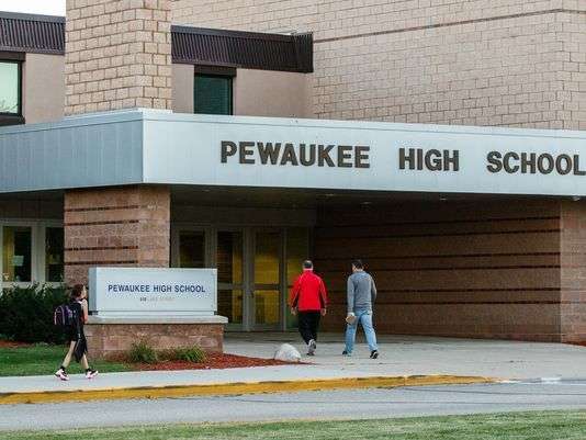 Pewaukee High School | 510 Lake St, Pewaukee, WI 53072, USA | Phone: (262) 695-5017