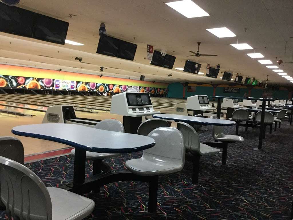 Mardi Gras Lanes | 1730 Sycamore Rd, DeKalb, IL 60115, USA | Phone: (815) 756-9411