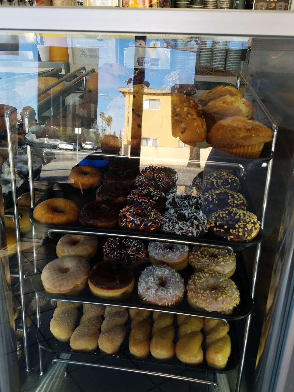 Yum Yum Donuts | 5903 Imperial Hwy, South Gate, CA 90280, USA | Phone: (562) 861-8552