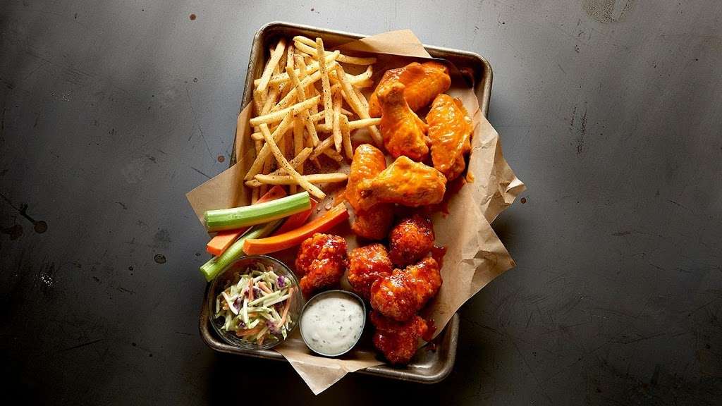 Buffalo Wild Wings | 289 George Bay Ct, Concord, NC 28027, USA | Phone: (704) 782-9464