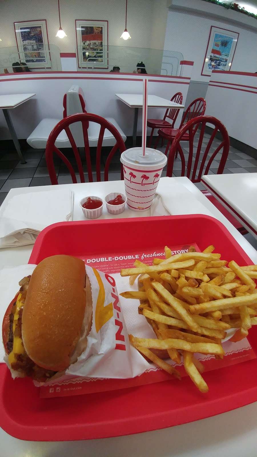 In-N-Out Burger | 28009 Greenspot Rd, Highland, CA 92346, USA | Phone: (800) 786-1000