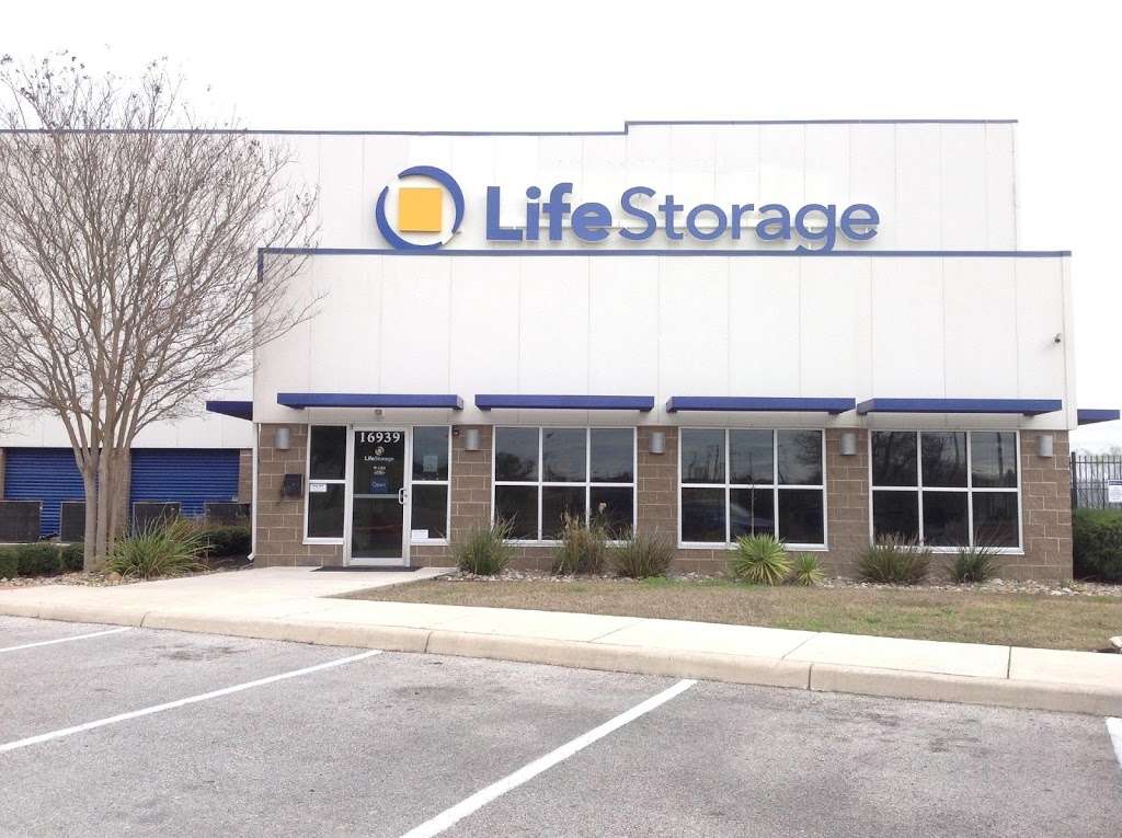 Life Storage | 16939 Nacogdoches Rd, San Antonio, TX 78266, USA | Phone: (210) 651-3721