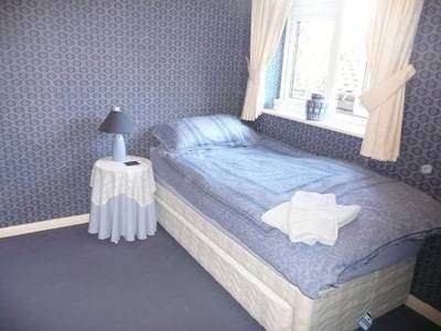 The Turners Bed & Breakfast | 43 Craigweil Ave, Radlett WD7 7ET, UK | Phone: 01923 469245