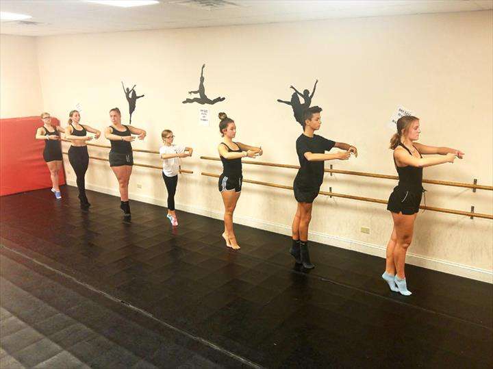 Ginas School of Dance | 637 W Mondamin St, Minooka, IL 60447 | Phone: (815) 467-7582