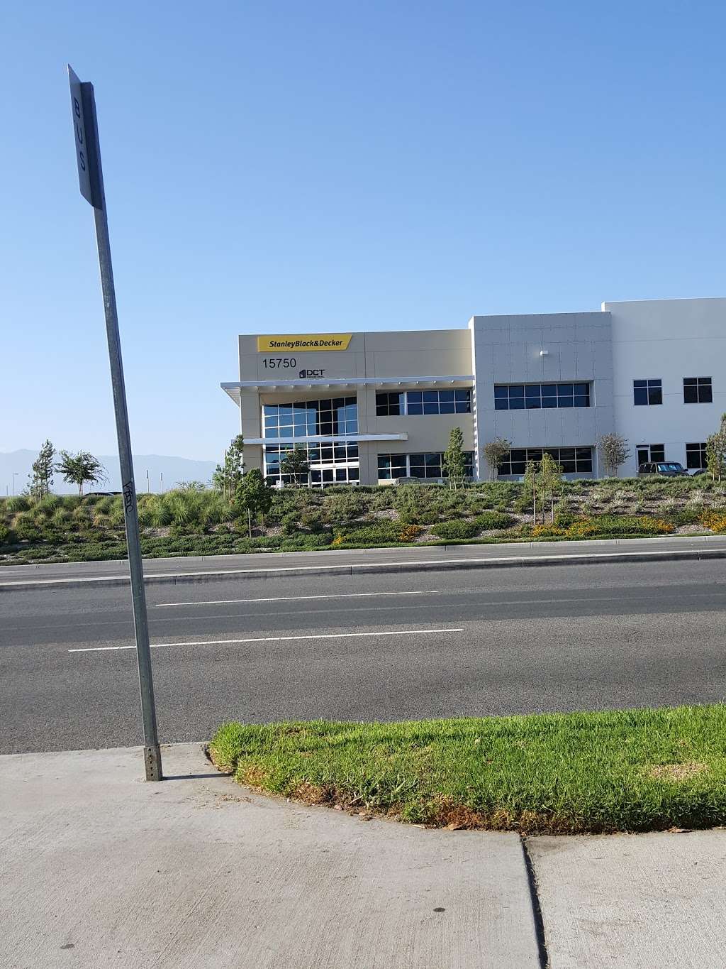 Jurupa @ Poplar Eb Fs | Fontana, CA 92337, USA