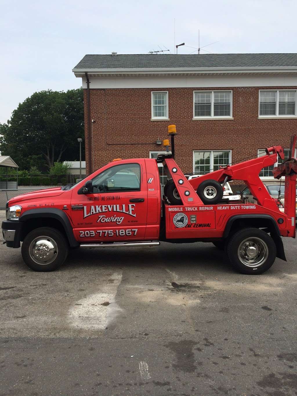 Lakeville Towing | 330 Candlewood Lake Rd, Brookfield, CT 06804, USA | Phone: (203) 775-1867