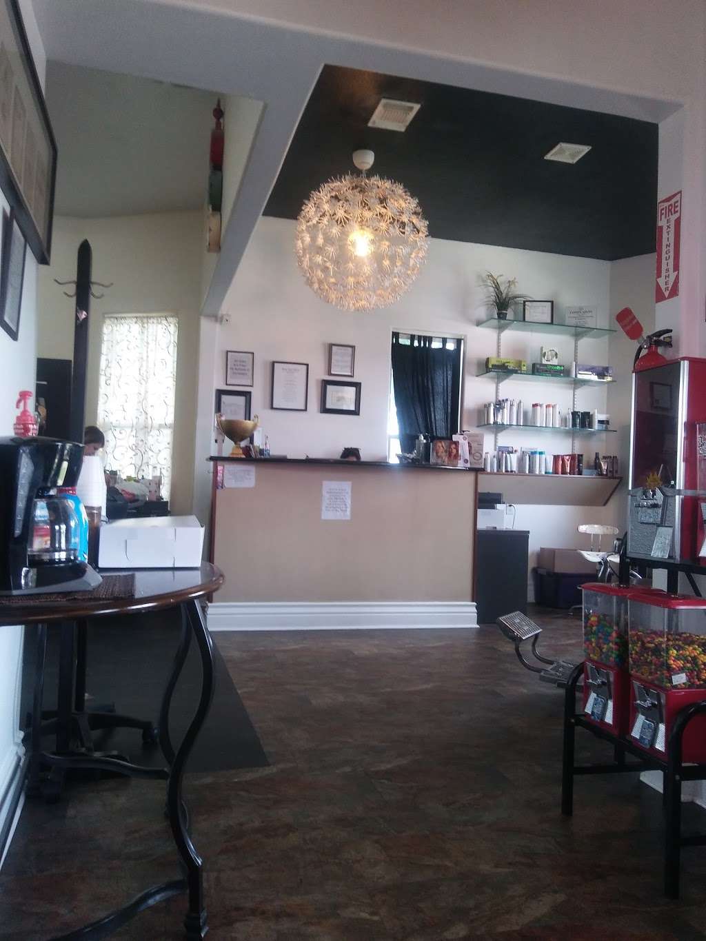 Ross Hair Salon | 2114 I-35 Frontage Rd, San Antonio, TX 78208, USA | Phone: (210) 226-2773