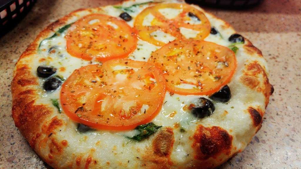 Tomato Pie Pizza Joint | 100 Union St, Paragon, IN 46166 | Phone: (765) 537-9000