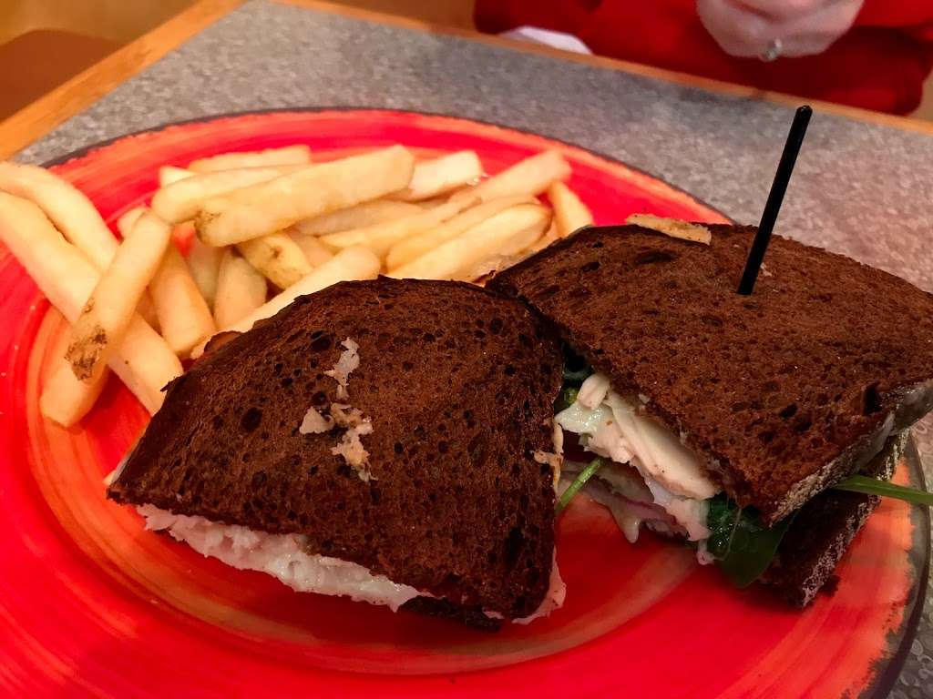 Isaacs Restaurant - Centerville | 245 Centerville Rd, Lancaster, PA 17603, USA | Phone: (717) 393-1199
